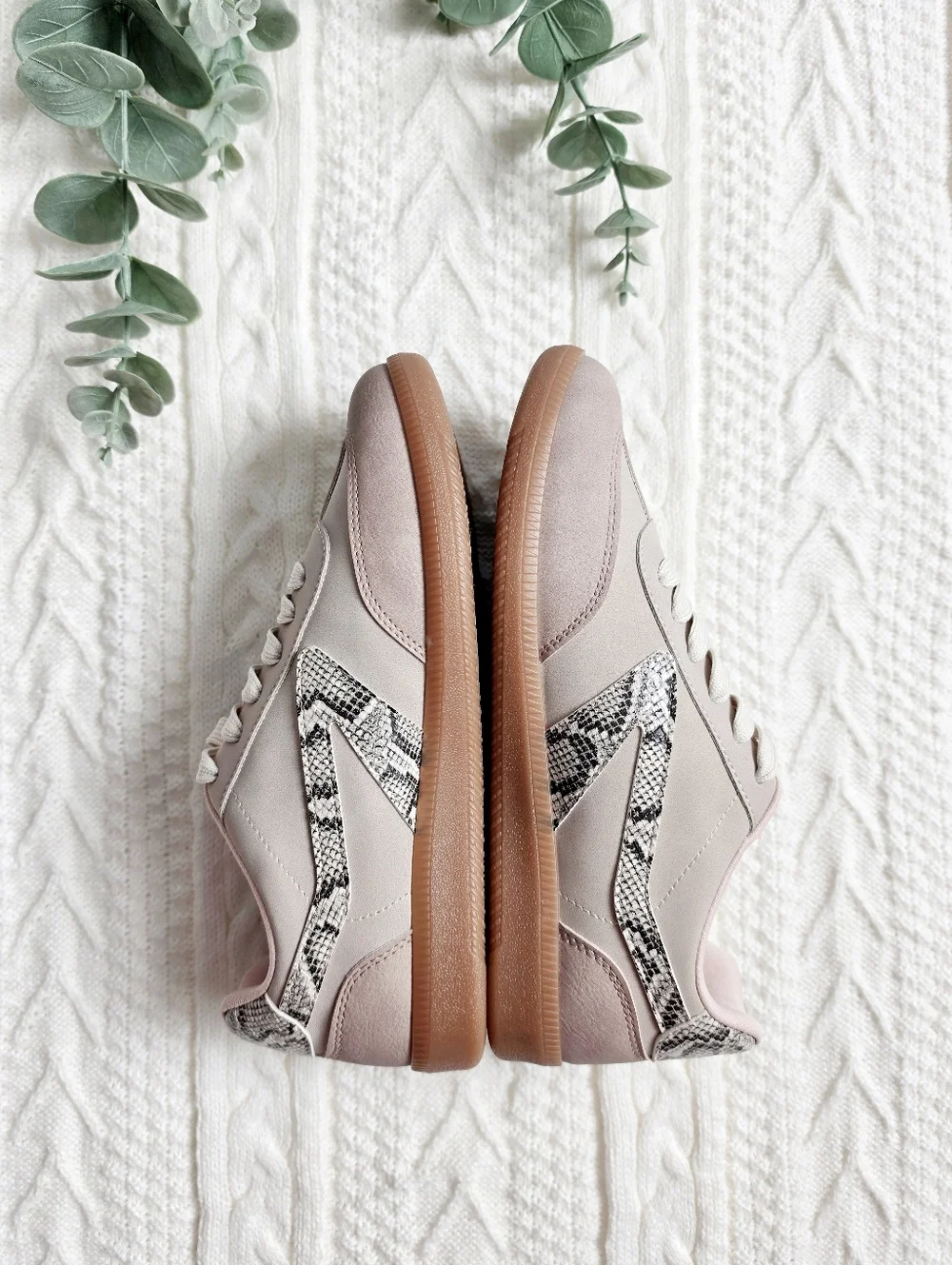 DV Dolce Vita Quantum Sneakers Lace Up Vegan Leather Suede Animal Print NIB 7.5